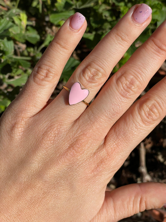 Anello a forma di cuore smaltato in 3 colori